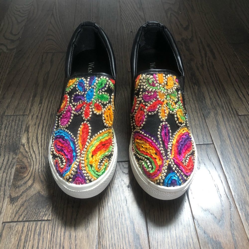 Colorful black wedges